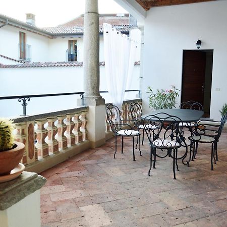 Villa Maghetti - Modernized Flat In Historic Palazzo In The Center Of Luino Exterior foto